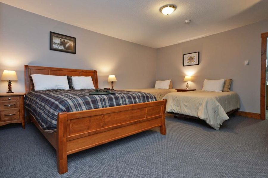 Hotelkamer bij de Knight Inlet Lodge in British Columbia in Canada.