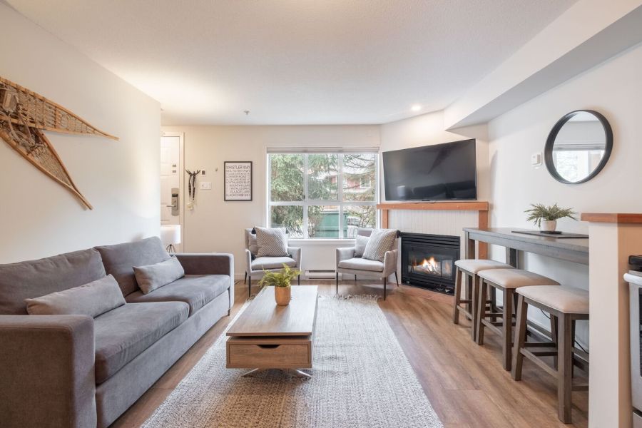 Woonkamer in Glaciers Reach Appartement nr. 35 tijdens een winterreis naar Canada