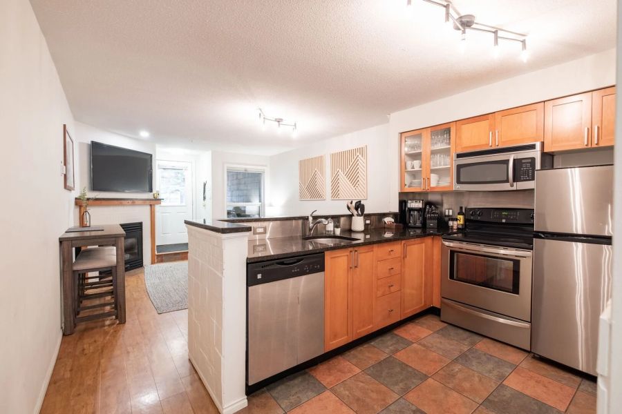 Keuken in Glaciers Reach Appartement nr. 73 tijdens een winterreis naar Canada