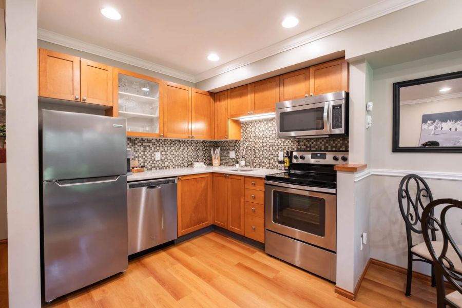 Keuken in Glaciers Reach Appartement nr. 117 tijdens een winterreis naar Canada