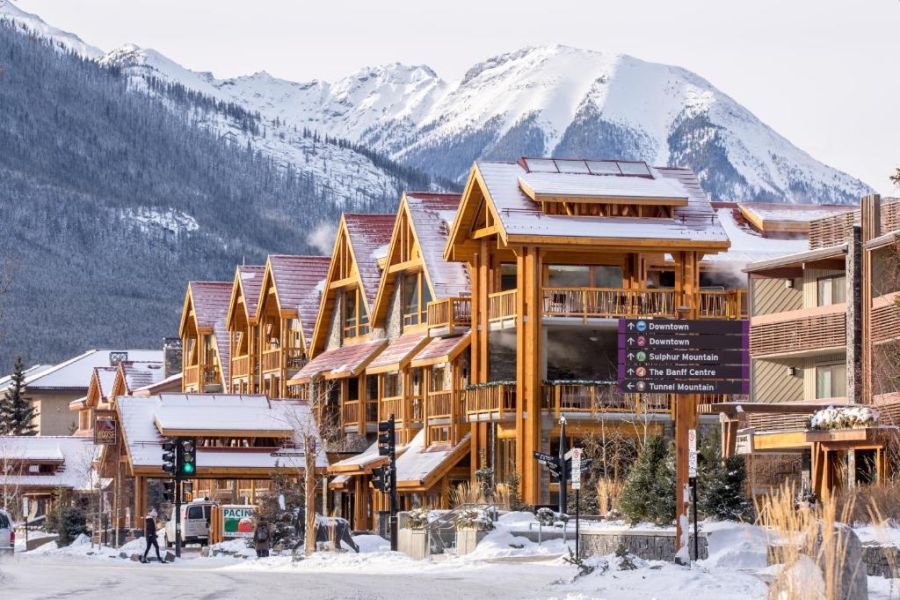 Buitenaanzicht van Moose Hotel & Suites in Banff Canada