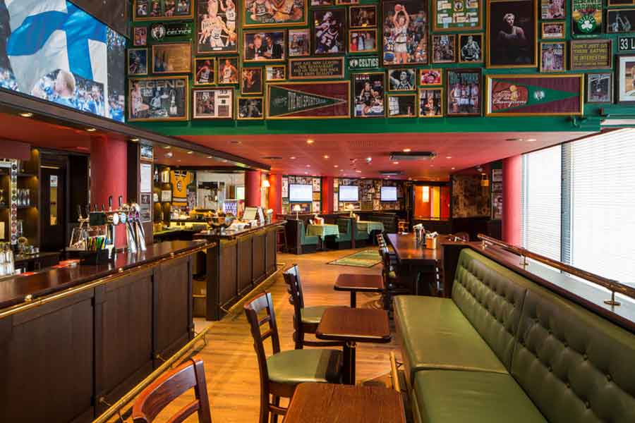 O Learys bar in hotel Holiday Club Kuusamon Tropiikki met BBI Travel