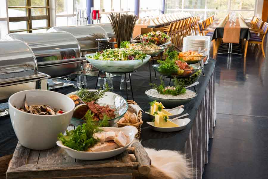 Buffet in hotel Holiday Club Kuusamon Tropiikki met BBI Travel
