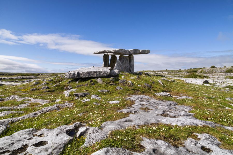 The Burren Poulnabrone dolmen autorondreis Ierland Inns