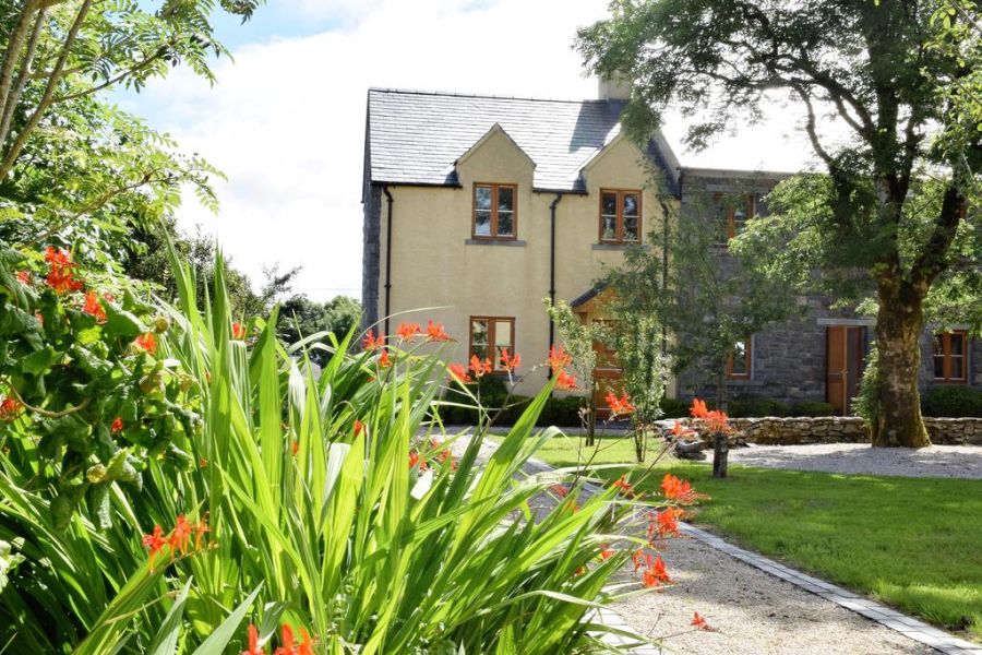 Burren Court Cottages, Ballyvaughan