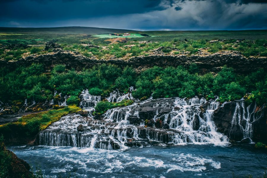 Hraunfossar waterval