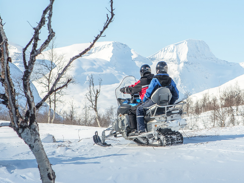 Tromsø Sneeuwscootersafari bij Camp Tamok Tromsø Sneeuwscootersafari bij Camp Tamok 