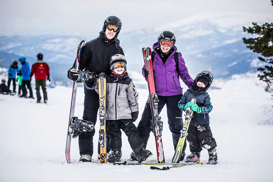 Gezin op de piste in Vrådal